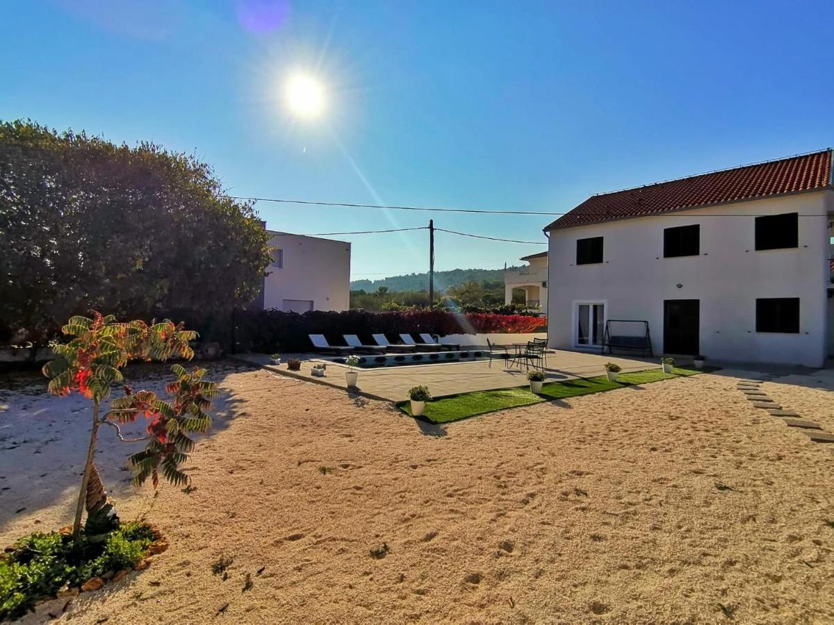 Holiday Home Nino With Amazing Swimming Pool スラティネ エクステリア 写真