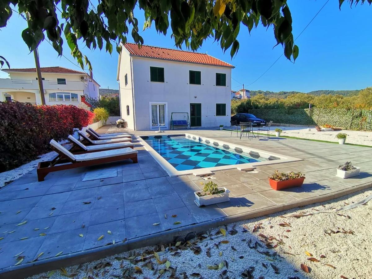 Holiday Home Nino With Amazing Swimming Pool スラティネ エクステリア 写真